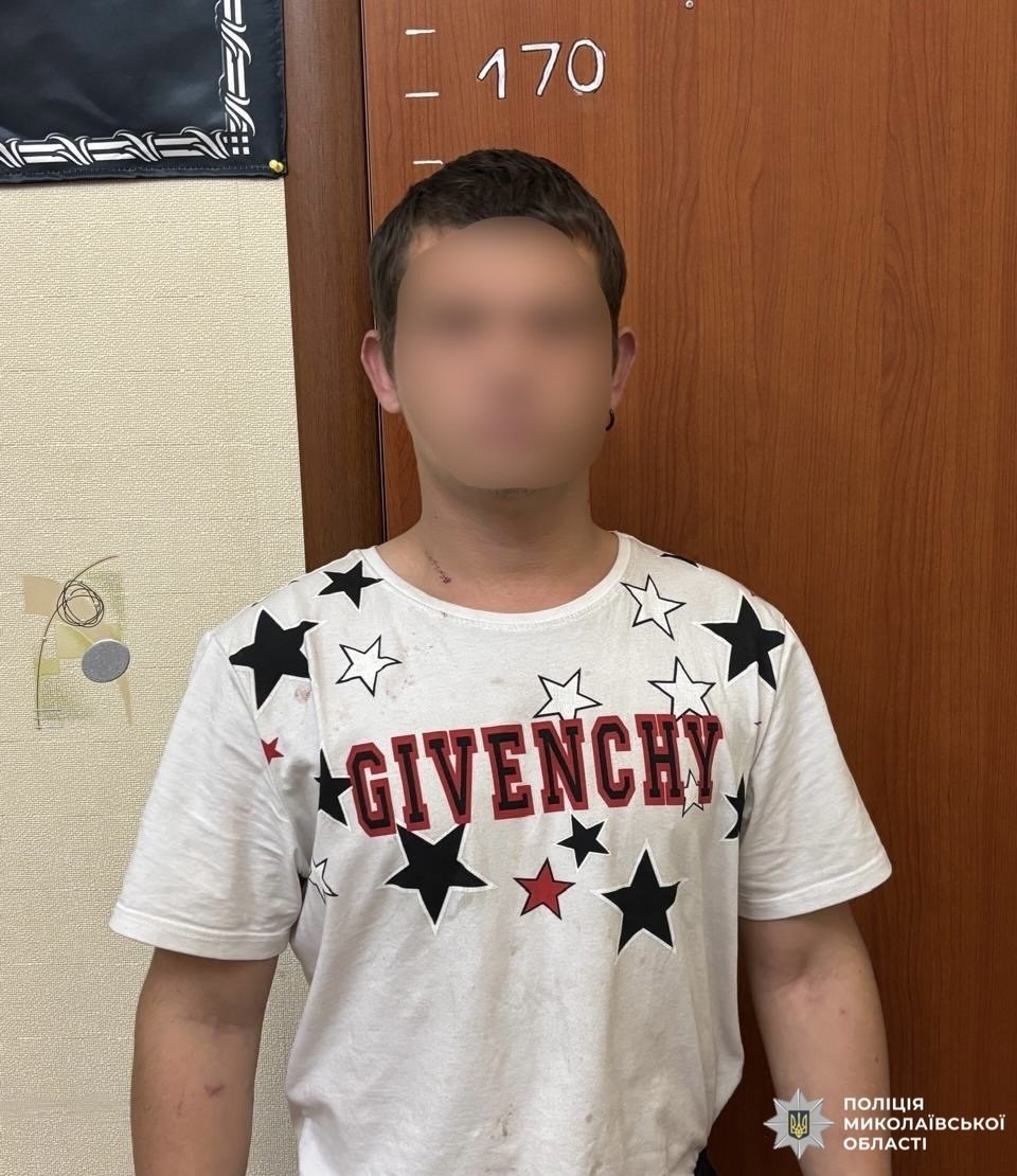 Двое парней избили мужчину в Николаевской области.