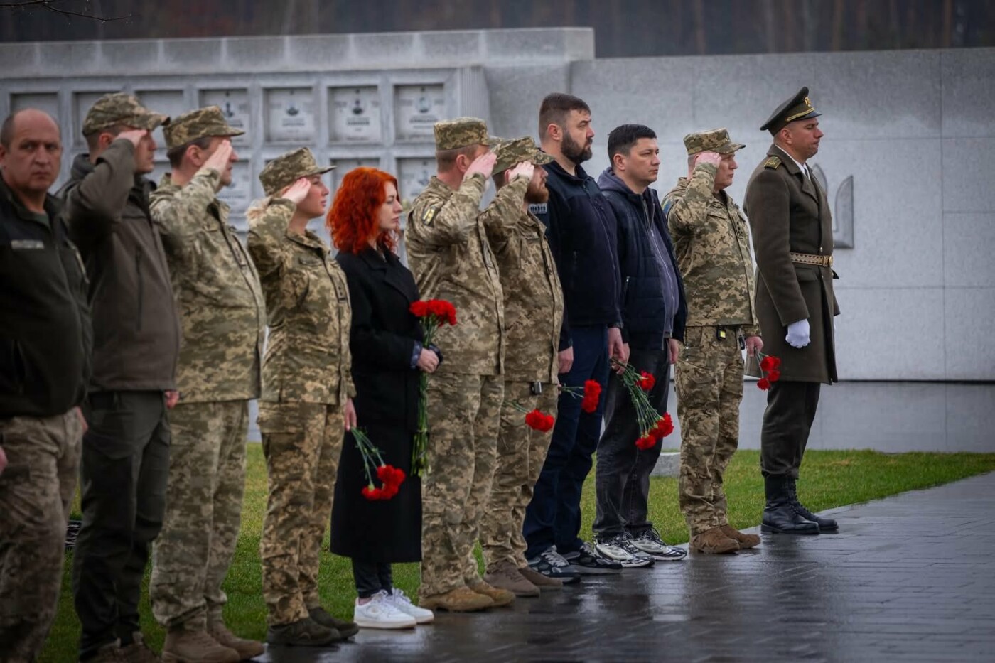 В Киеве похоронили военных из Николаева