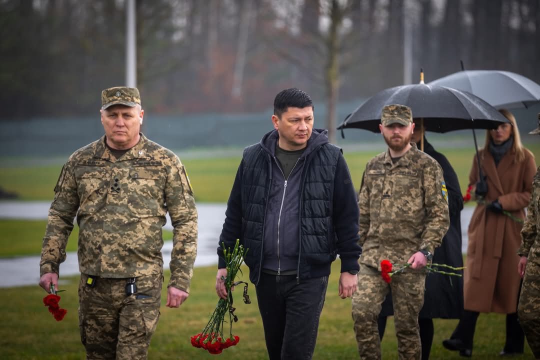 В Киеве похоронили военных из Николаева