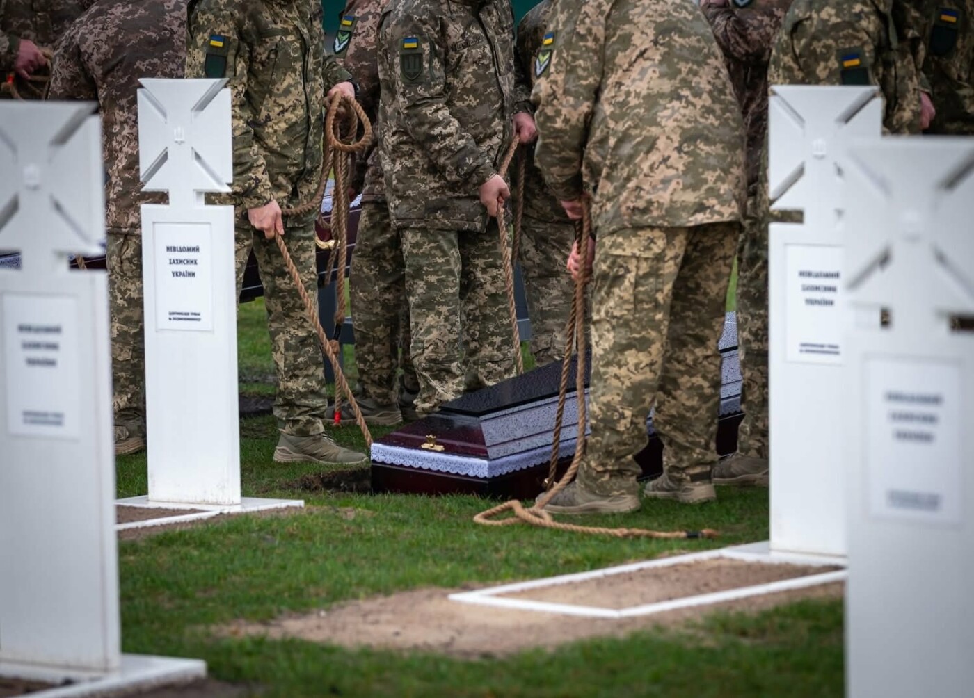 В Киеве похоронили военных из Николаева