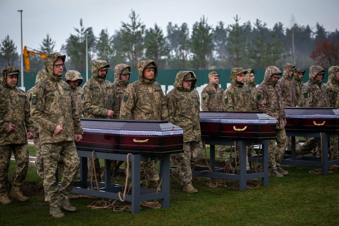В Киеве похоронили военных из Николаева