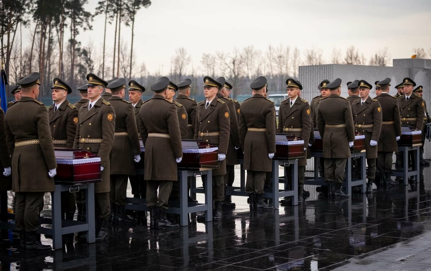В Киеве похоронили военных из Николаева
