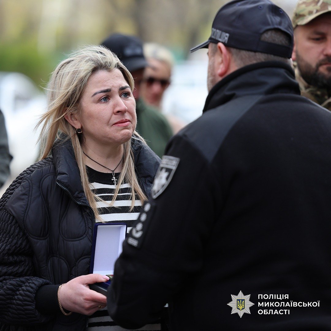 В Николаеве открыли памятный знак Герою