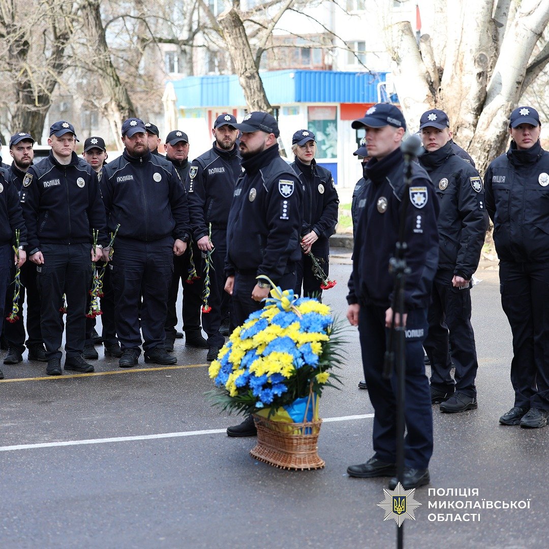 В Николаеве открыли памятный знак Герою