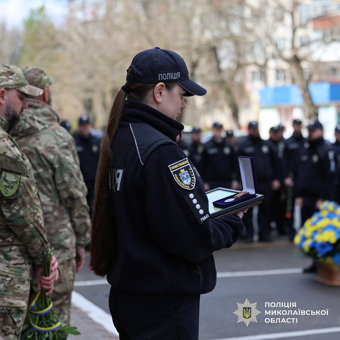 В Николаеве открыли памятный знак Герою