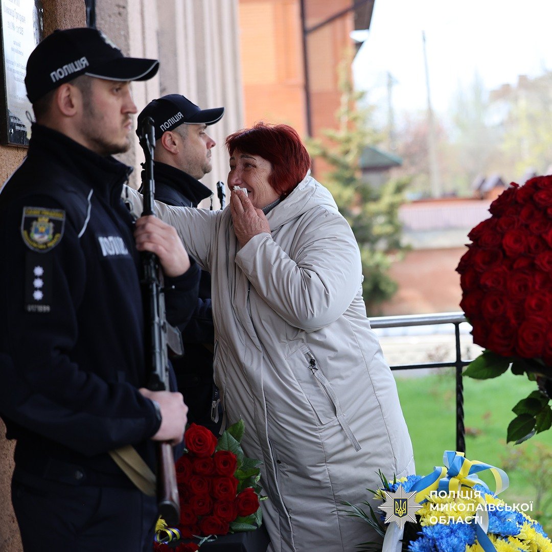 В Николаеве открыли памятный знак Герою