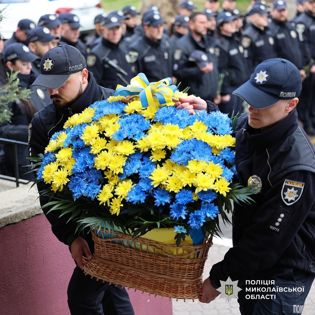 В Николаеве открыли памятный знак Герою