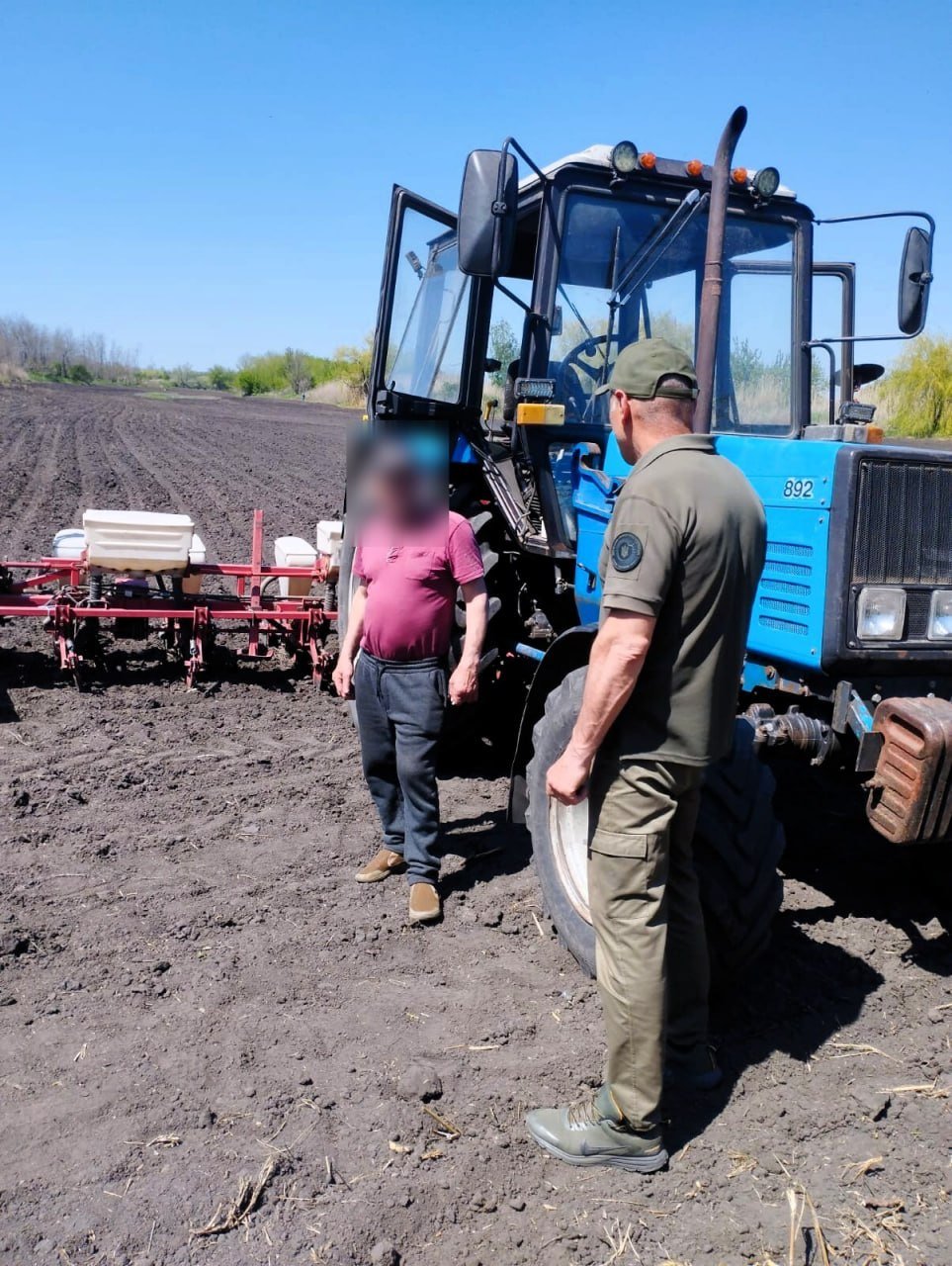 В Николаевской области мужчина распахал земли водного фонда