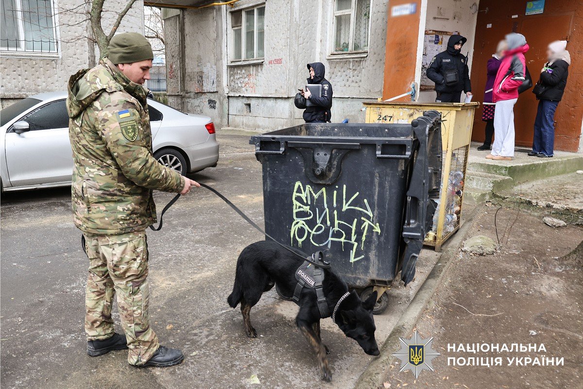 Оставленный младенец в мусорном контейнере в Николаеве