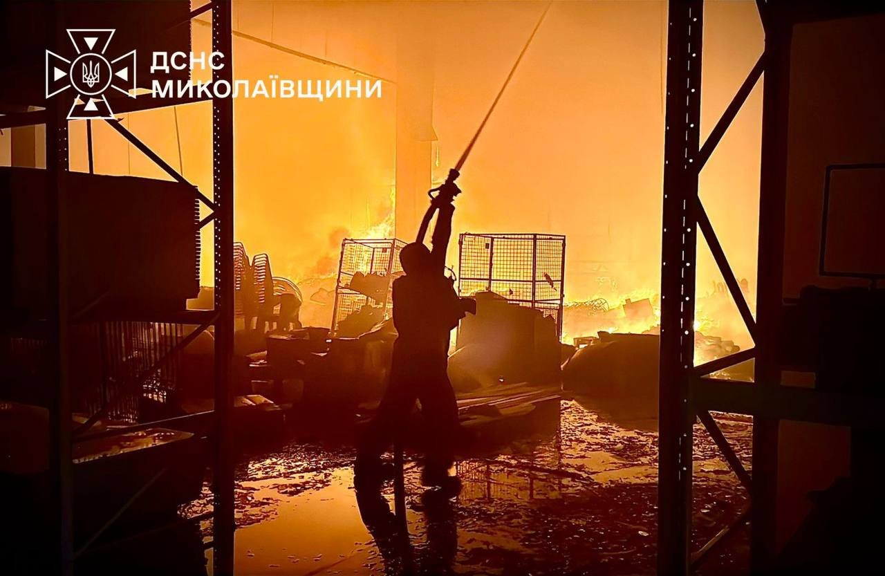 Пожары из-за обстрелов Николаев