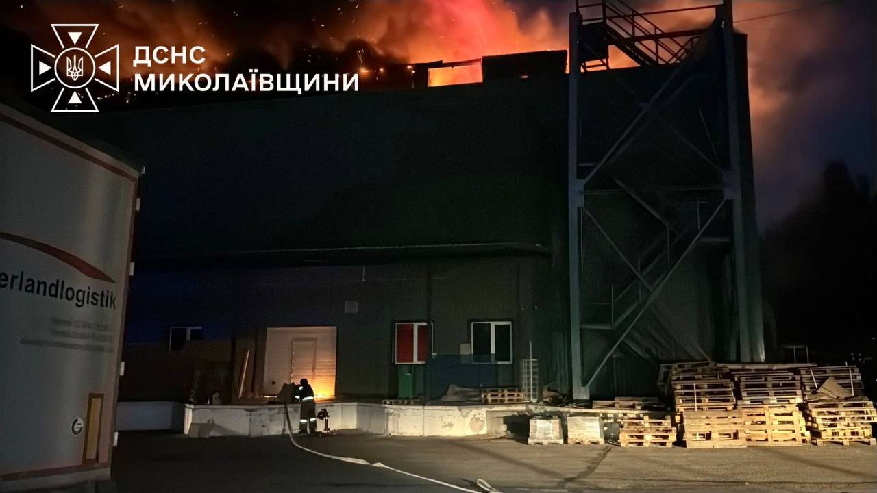 Пожары из-за обстрелов Николаев