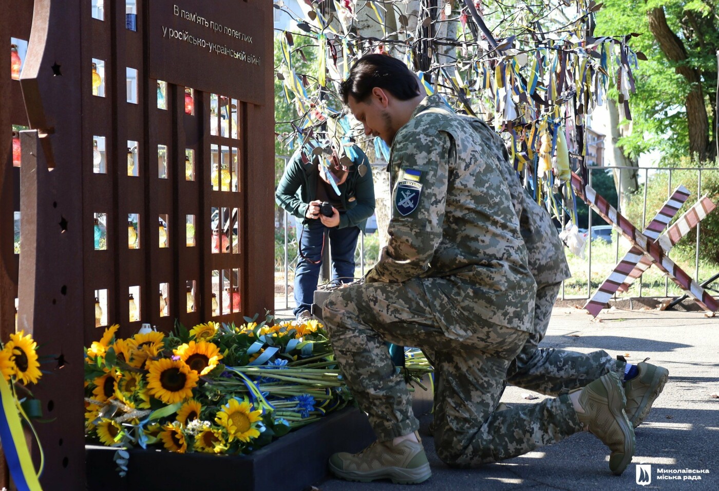 В Николаеве почтили память погибших Защитников и Защитниц
