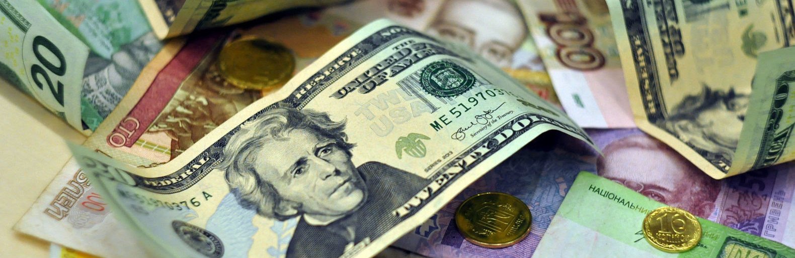 В банках Николаева начался рост евро, доллар пока в ожидании