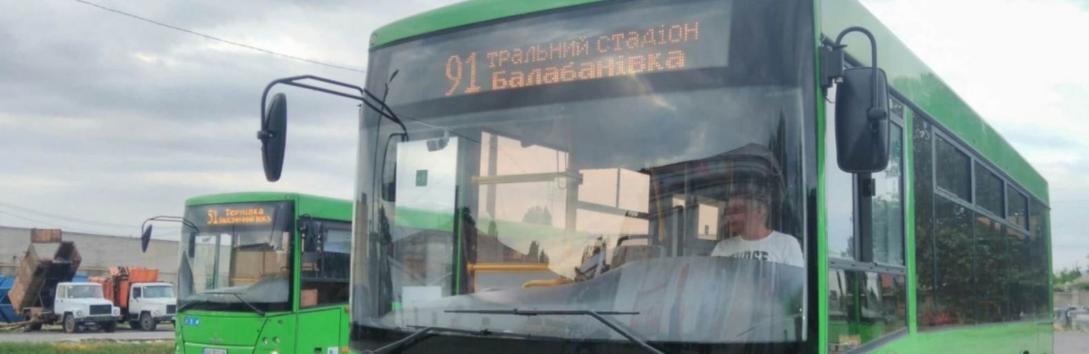 В Николаеве коммунальный автобус пришел на начальную остановку с практически занятыми местами, - ВИДЕО