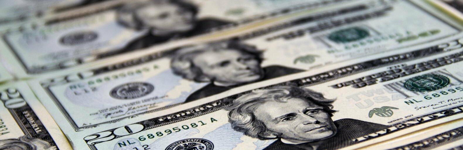 Курс валют на 5 мая: стоимость доллара и евро активно падает