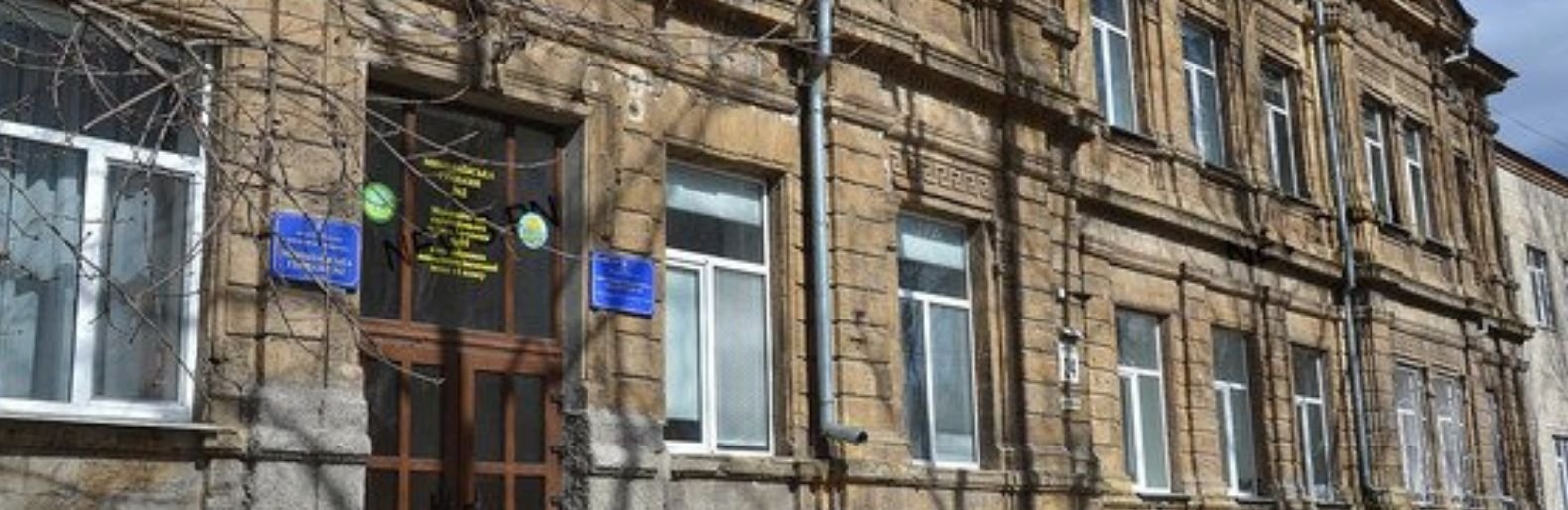 Экспертизу Николаевской гимназии №2 готовы сделать две фирмы, а депутат Сергей Кантор - за отселение коллектива