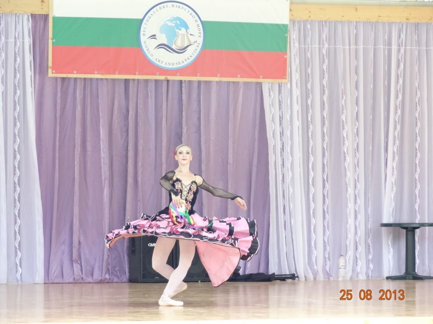 Солистка ансамбля класического танца Елена Божко Солистка ансамбля класического танца Елена Божко
