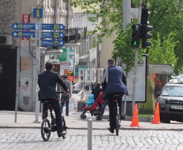 Виталий Кличко показал киевлянам, как правильно кататься на велосипеде (ФОТО) (фото) - фото 1