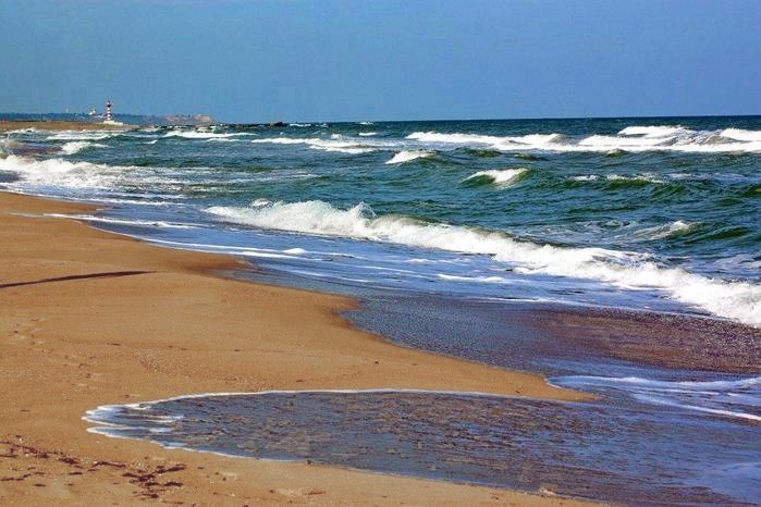 Хвилі на морі